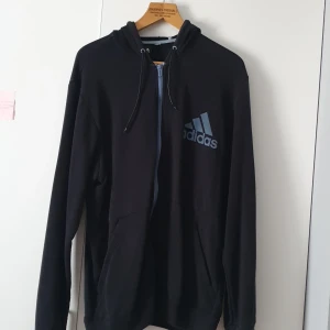 Adidas - Fin Adidas luvtröja