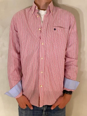 Morris Skjorta  - Hej! Säljer nu min Skjorta från Morris i storlek M fint skick. Tveka inte på att höra av dig om du har frågor! 