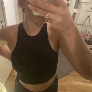 Topp - Croppad topp från zara