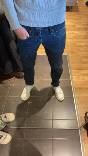 Replay jeans - Säljer nu dessa snygga Replay jeansen för dom inte kommer till användning, använda 2-3 gånger så dom är som nya, köptes för 1299 i Göteborg i våras.  Om ni har några funderingar så tveka inte på att höra av er