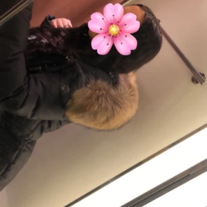 Hollies jacka - Säljer min Hollies livingo jacka i strl 38. Använd 1 vinter så i väldigt fint skick. Inköpt för 4.495kr, pris kan diskuteras