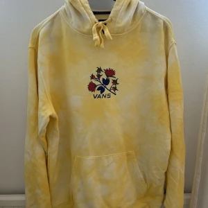 Gul vans hoodie - Vans hoodie i strl S, använd ett fåtal gånger
