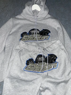 Trapstar shooter tracksuit - En fin grå trapstar shooters tracksuit för bästa pris!!! 