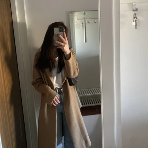 Höst jacka  - Ljus brun jacka från HM, lagom varmt för höst 🍂 
