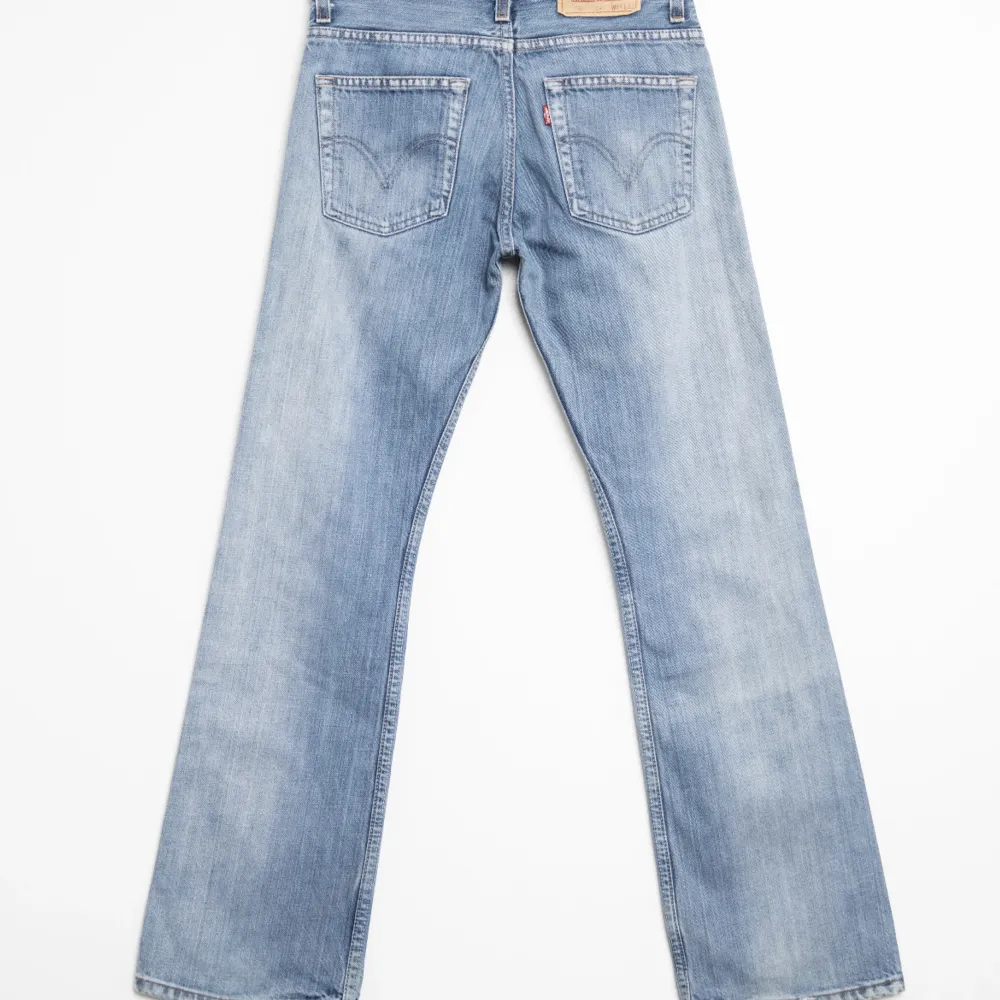 Levis jeans. Lågmidjade. As snygga!! Köp gärna dirket om du är intresserad . Jeans & Byxor.