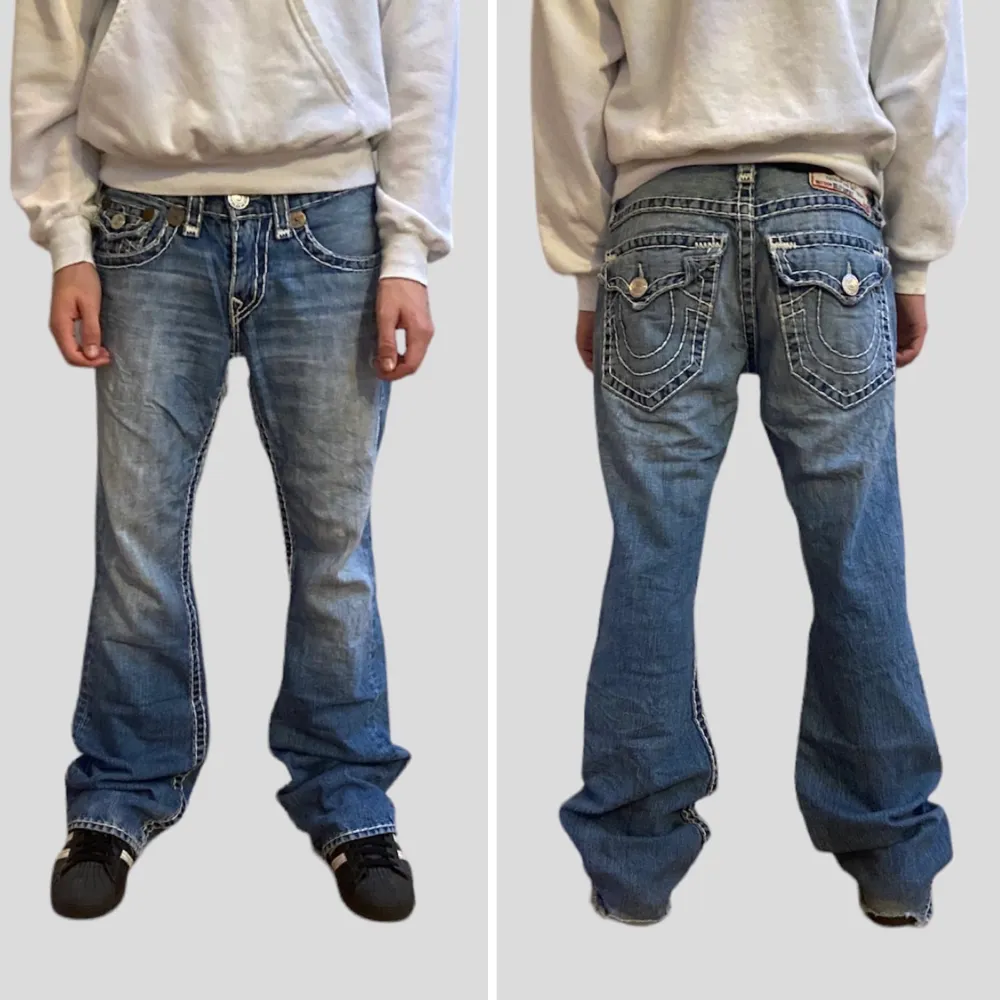 True Religion Jeans i modellen Billy Super T! Storlek: W30 Mått: Längd: 105 cm. Midja: 37 cm. Benöppning: 24 cm. Innerbenslängd: 80 cm. Lår: 25 cm. Skick 8,5/10!  Hör av dig på Dm vid frågor!💙. Jeans & Byxor.