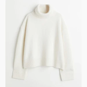 stickad polo tröja - Fin stickad polotröja från hm!! helt slutsåld💕💕