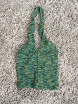 Fin top - Jag säljer en oanvänd grön fin topp från Gina tricot 