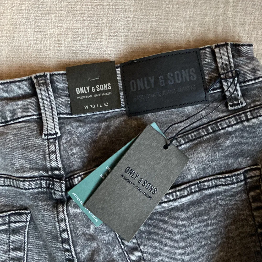 Only & Sons jeans som aldrig använts. Alla lappar är kvar på. Storlek W30 / L32. Jeans & Byxor.