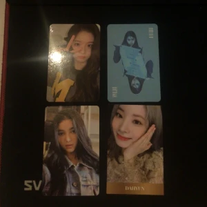 WTT / WTS (want gone asap) - jag vill helst få bort alla kort, mina wishlists finns på instagram -@jeongyeonpilled  twice pcs e 35 kr + frakt  NMIXX pcs är 40kr+frakt  new jeans pcs är 35kr+frakt 