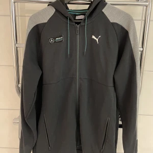 Puma AMG luvtröja svart L - Luvtröja i fint skick. 