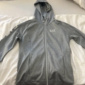 Emporio Armani set - Knappt använd, perfekt skick Ordinarie pris 1800kr