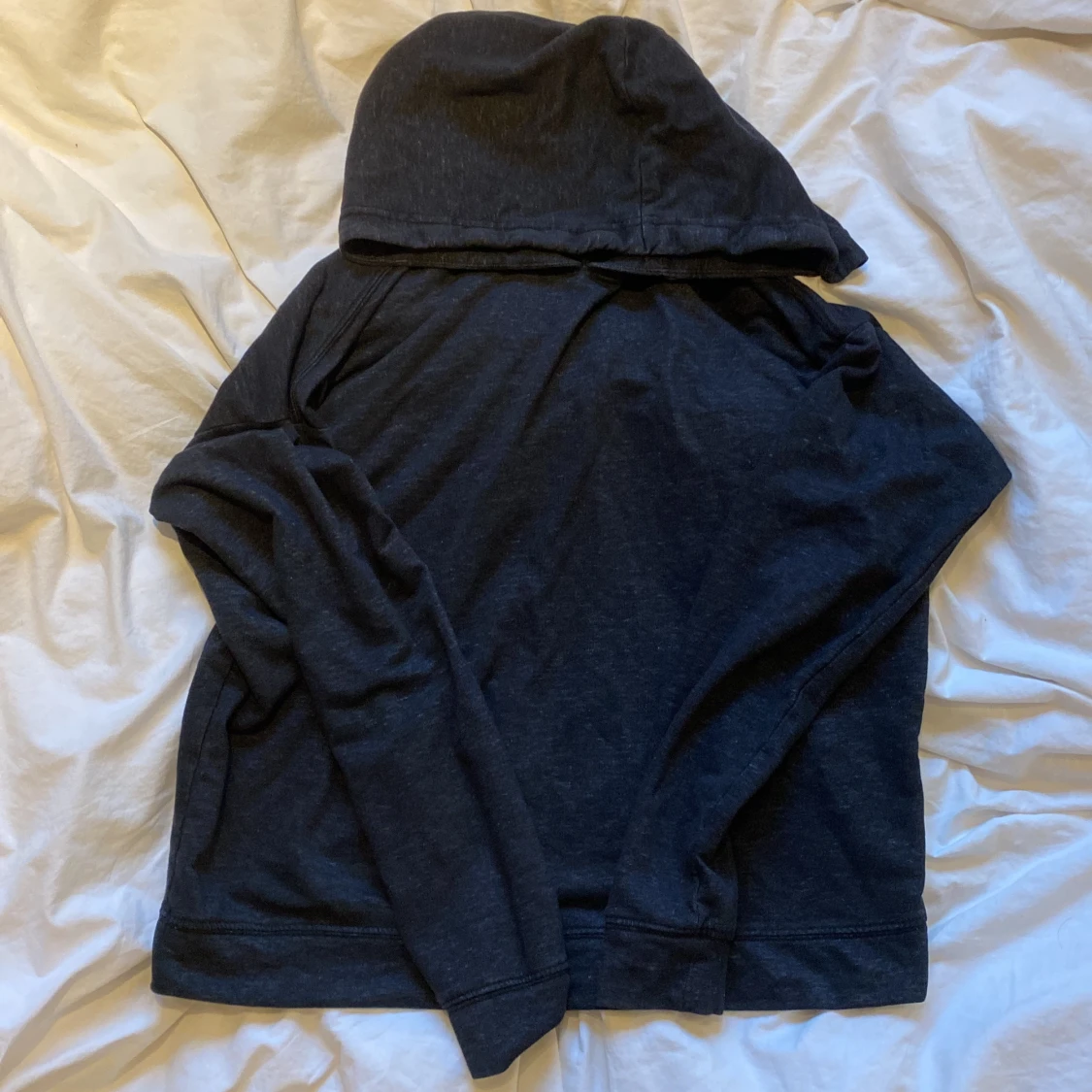 svart tunn hoodie från L.O.G.G. - 90