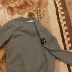 Tröja  - Använd 1 till 2 gånger kan mötas upp i gbg annars frakt 