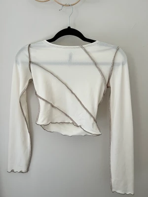 Långärmad topp - Oklar vart den kommer ifrån, passar xs/s