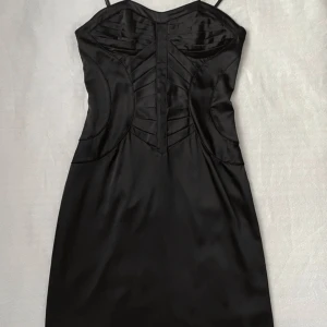 Klänning  - Svart jättefin klänning:) 