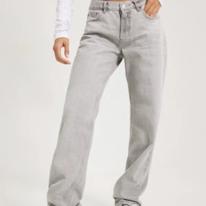 Low waist straight jeans  - Helt nya jeans från Gina Tricot i storlek 38, endast testade. Nypris 499. 