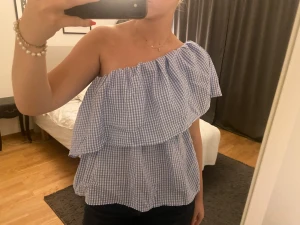 Blus   - Super söt blus i storlek S