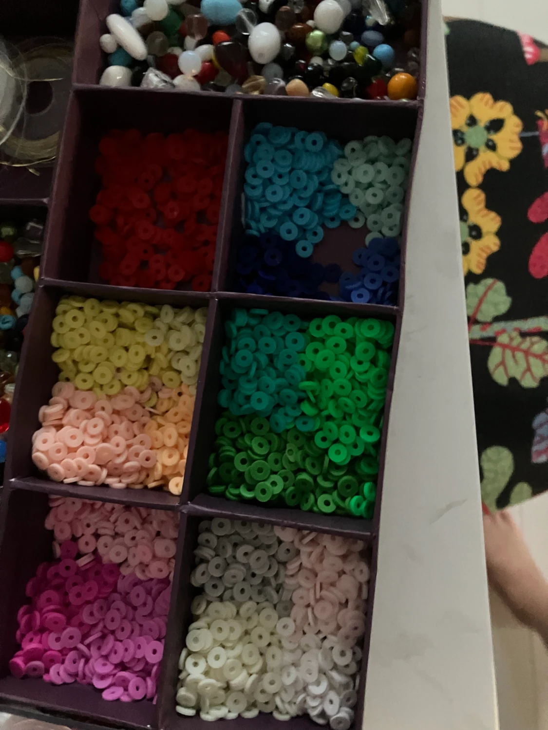 Ni får gärna bästella armband med vilka färger ni vill för bra priser  - 90