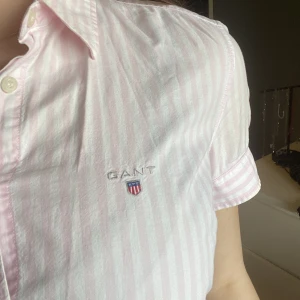 Randig gant skjorta - Kortärmad skjorta från gant i nyskick!