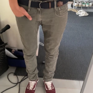 Replay Anbass - Säljer nu mina sjukt snygga replay anbass pga att dom är för långa för mig. Nypriset är 1700 och eftersom dom är i ett sånt bra skick så är detta ett dunderpris. Tveka inte på att höra av dig!