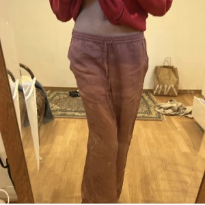 Linnebyxor från zara - Hej, nu säljer jag flera par linnebyxor då jag har för många (finns fler inlägg. Dessa är i storlek xs från zara. Fint skick. Jag är som referens 1,72 (passar både lite långre och kortare) Nypris-400, mitt pris, 220-gratis frakt via köp nu! 