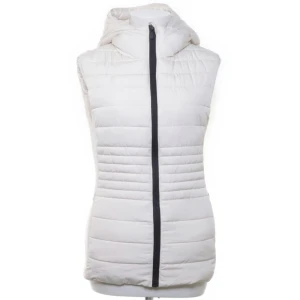 Vit zara väst  - Säljer min vita zara väst 😍 använd flera gånger och säljer från 450 kr till 250 kr:).  Hör gärna av er för intresse! 