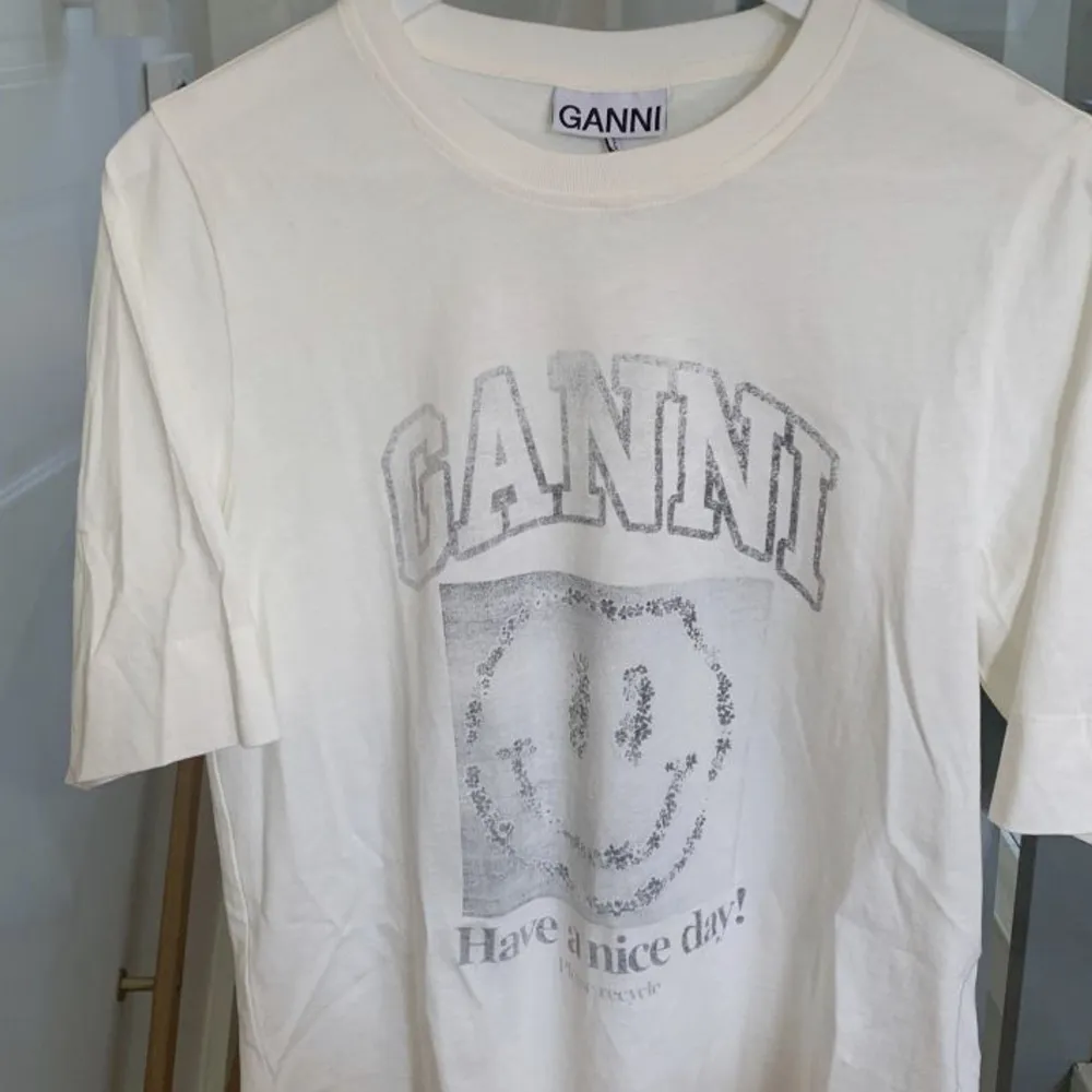 Såå Fin ganni tshirt!  (Lånade bilder) 💗💗. T-shirts.