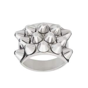 Säljer nu min så fina och trendiga Edblad peak ring i storlek M (17,5 mm)🥰 Den är i nyskick❣️