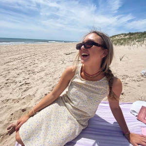 Beyond retro klänning - Säljer denna fina unika beyond retro klänning. Den är i barnstorlek 164 men sitter fint på mig som är S💛