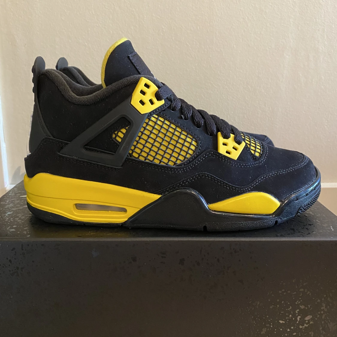 Jordan 4 yellow thunder