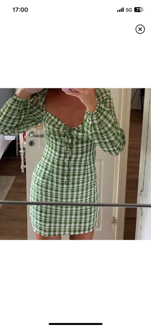 Klänning  - Säljer denna underbara klänning från stardavius i fint skick