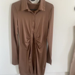 Klännibg - Klänning som är använd 2 gånger