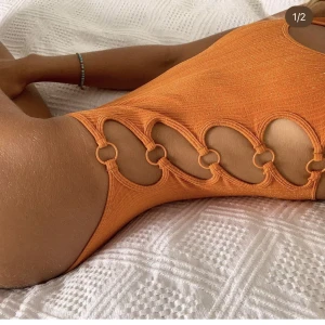 Urban outfitters - Body från Urban outfitters i stl S, (lånad bild från Instagram) 🥰