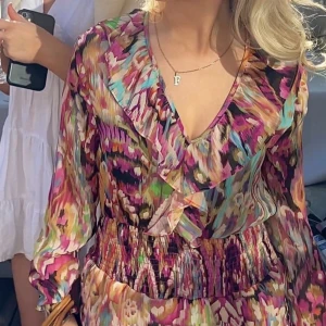 Klänning från zara - Säljer denna superfina klänning från zara som inte säljs längre