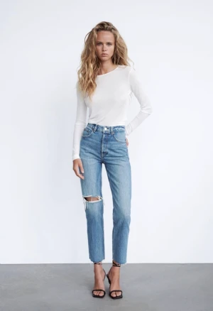 Zarajeans - Jeans med hål från zara, säljer pga att de är för stora, de är oanvända