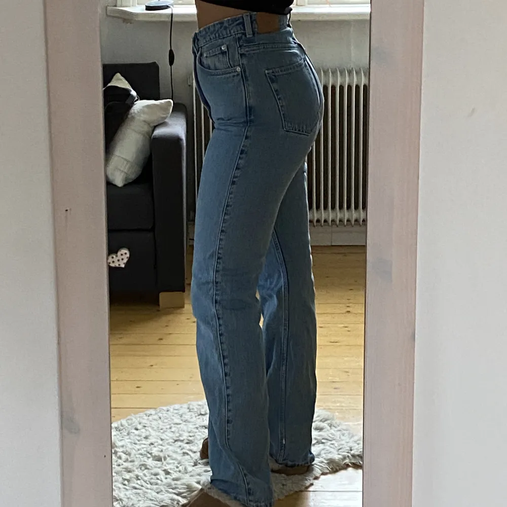 Jeans från weekday i modellen ”Rowe”.. Jeans & Byxor.