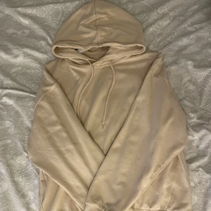 Hoodie - Hoodie från lager 157 i super fint skick då den aldrig kommit till användning🩷