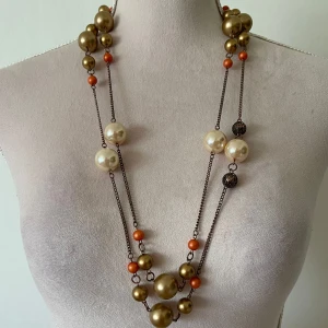 Halsband med kulor - Oanvänd halsband för 40kr❤️