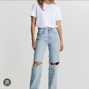 Blåa jeans  - Skitsnygga jeans från Ginatricot! Används inte längre därför säljer jag!