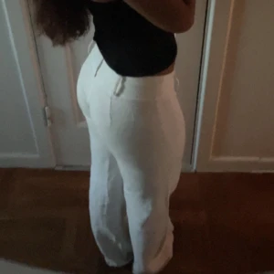 LINNEBYXOR - linnebyxor från MILEAWEAR som inte säljs längre pågrund av att det va en LiIMTED vara. Köpta förra året men aldrig kommit till användning pågrund av att jag äger för många liknade byxor. STRL M och passar mig som är 168cm lång Köpta för 600kr (lågmidjade)