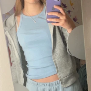 Ljus blått linne - Jag säljer detta linne från Nelly som jag inte använder längre💞