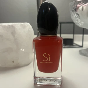 Parfym  - Armani Sì passione parfym 30 ml endast använd enstaka gång