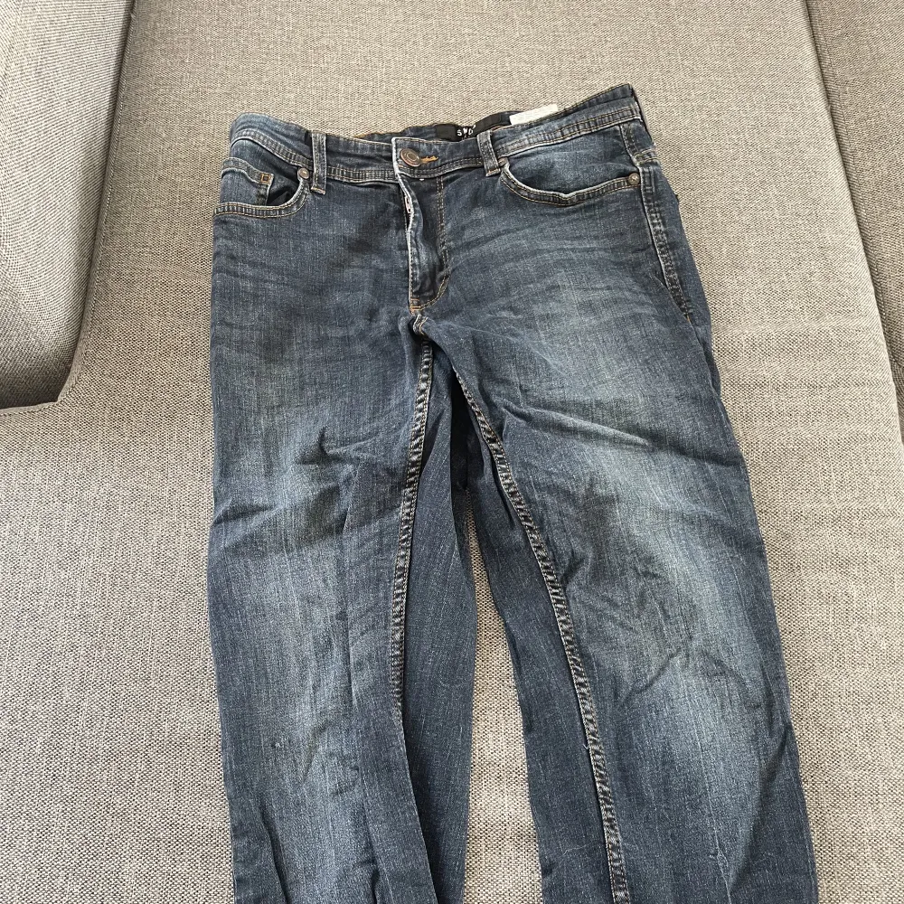 Blåa smog jeans i Y2k stil. Storlek S/M. Jeans & Byxor.