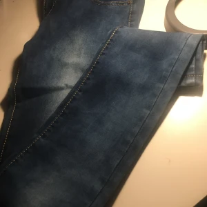 Jeans - Helt nya skinnyjeans. 