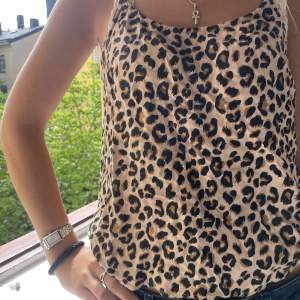 Gullig leopard topp🥰bra skick!