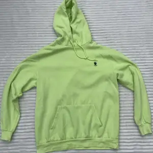 Limegrön hoodie från H&M⭐️Storlek: L Min längd: 180 cm