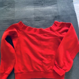 Röd tröja i stl S - H&M topp stl S