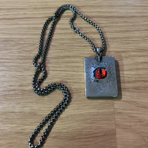 Evil eye necklace  - Ett halsband jag köpte på shock innan dom stängde ner affären 