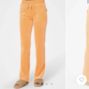 Juicy Coutore  - Hej säljer min oranga juicy både koftan och byxorna för 1500